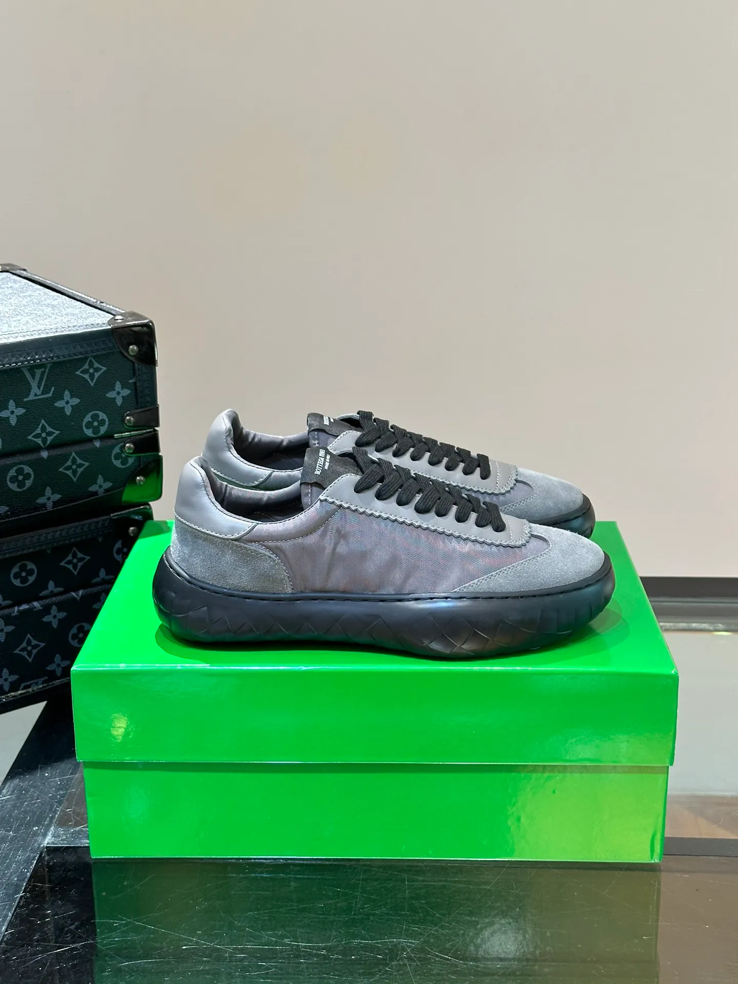 Men's shoes 💰p420 "BV" Bottega Veneta 🆕 New men's moral training sneakers, made of Sneaker technology nylon and suede, inspired by retro basketball shoes, a new interpretation of classic sneakers, light, comfortable and breathable summer essentials, the soles are made of classic woven texture, super recognizable, nylon suede splicing, full of texture! Size: 38-44 (45 customized)